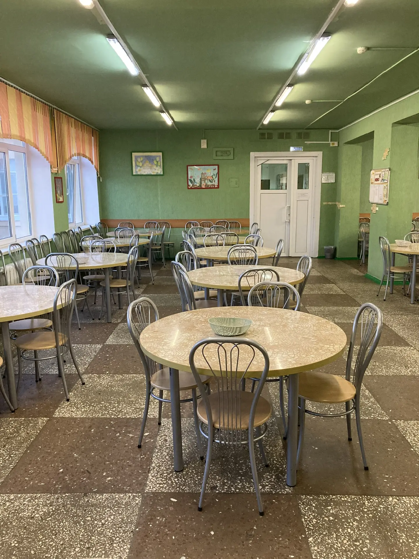 Столовая.